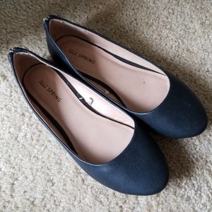 Flat black shoes